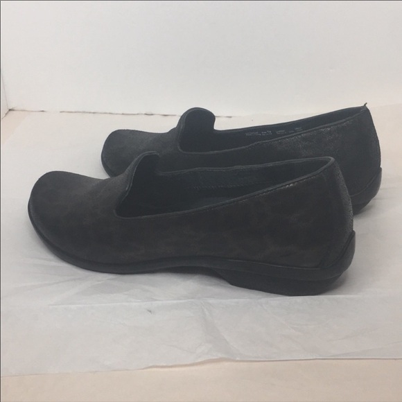 Dansko Olivia Metallic Leopard Print Tailored Flat - Picture 4 of 9